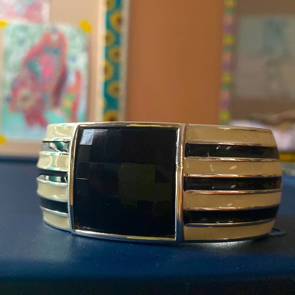 Elegant White and black bracelet